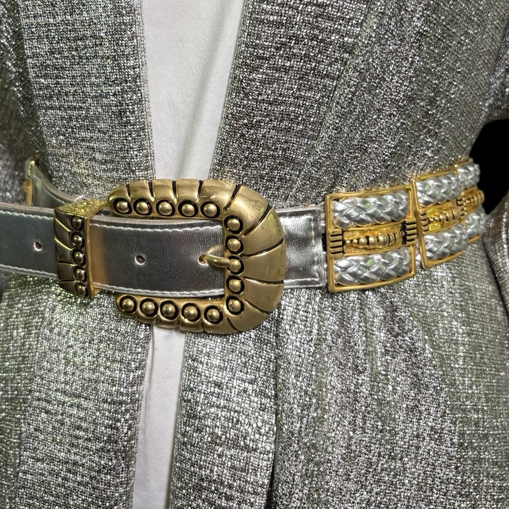 Captiva- 1X vintage 90s gold tone metal link/PU split silver woven leather belt.